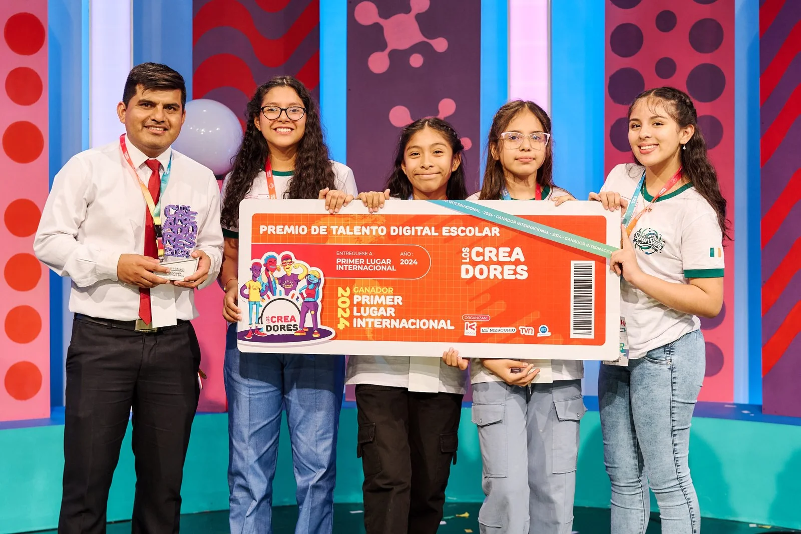 Estudiantes de la Santísima Cruz representarán al Perú en concurso internacional